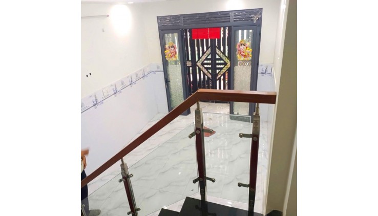 LÊ VĂN QUỚI - HẺM THÔNG - 36M2 - 2 TẦNG 2PN GIÁ 3.7 TỶ